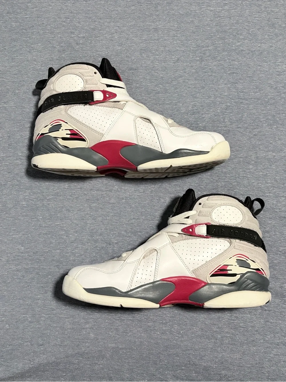 Jordan 8 Retro ‘Bugs Bunny’ (305381-103) Released 2013.